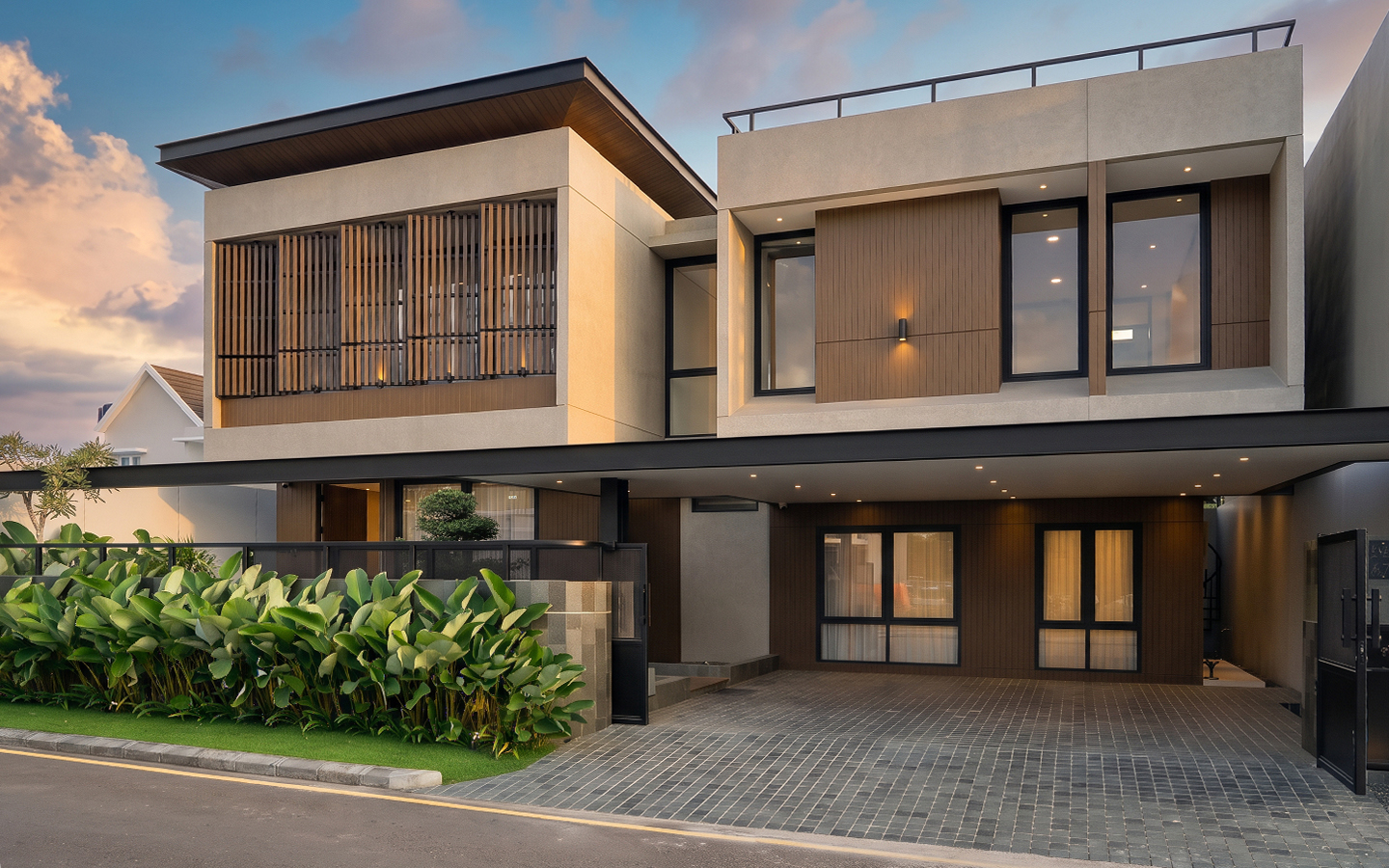 M HOUSE